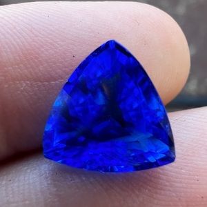 Huge 5.78ctw blue sapphire with gem jar
